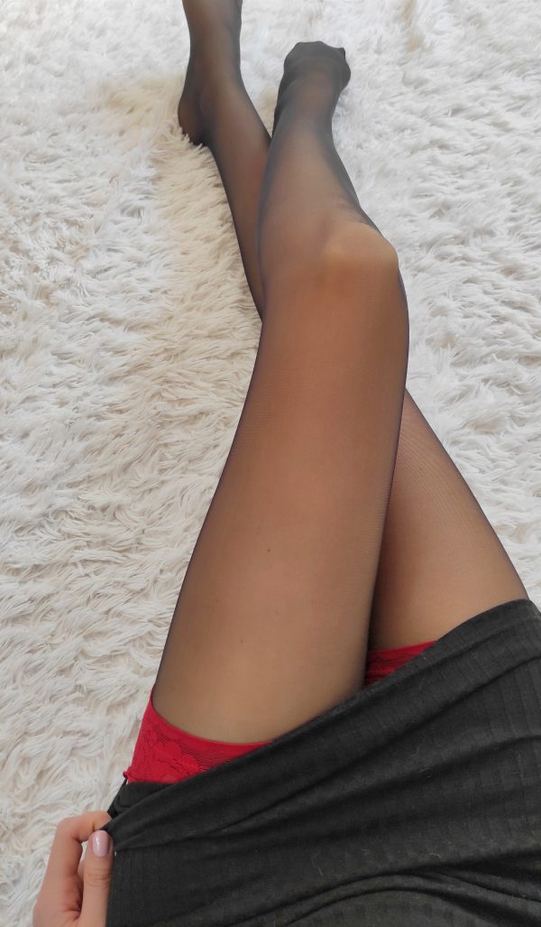 Pończochy czarne z czerwoną koronką samonośne 20 den Romantic